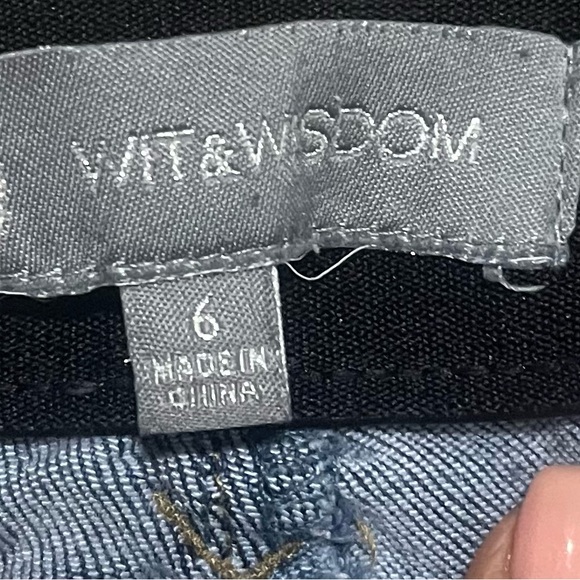 Wit&Wisdom jeans with Raw Hem | Size 6 - Picture 9 of 9